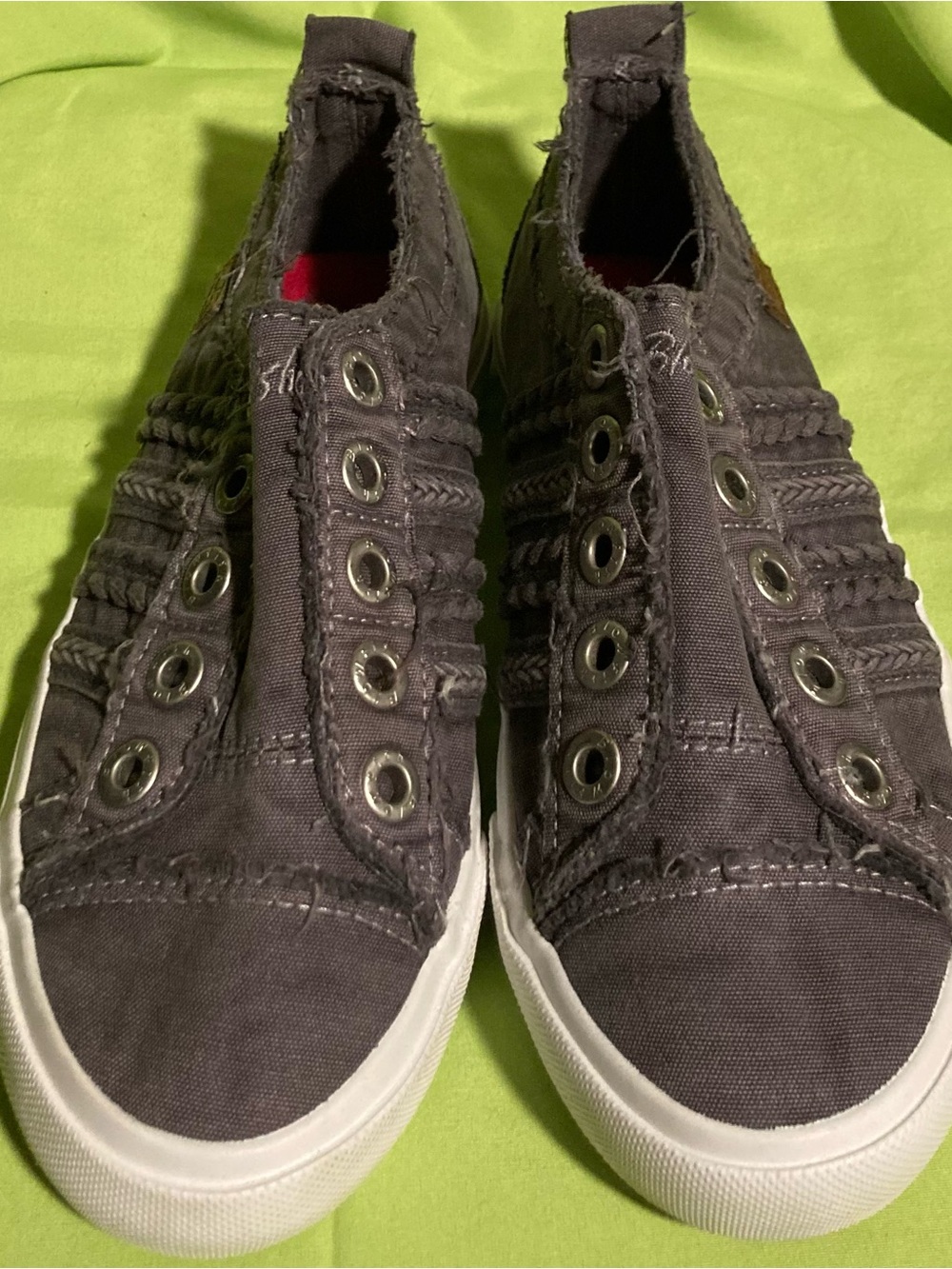THESE ARE GIRLS !!  Casual Slip-On Canvas Sneakers in Dark Charcoal w/wht sole.